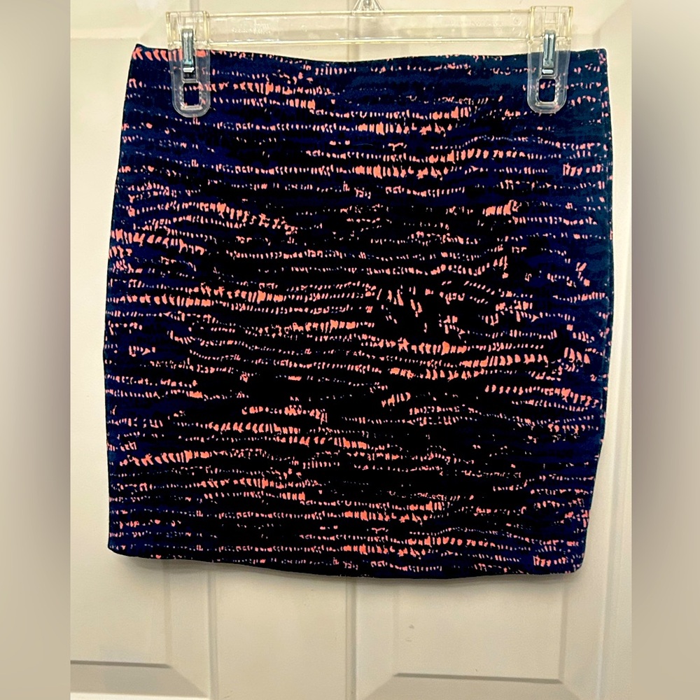 NWT BCBG Generation cotton knit miniskirt. Straight shape. Persimmon navy/blk M